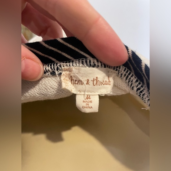 💙M Hem & Thread Top - Picture 7 of 8